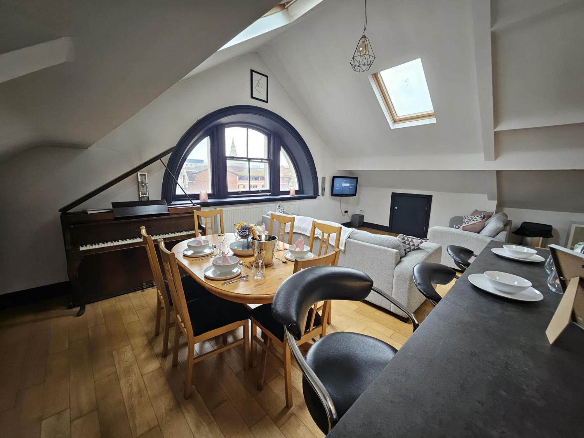 2 Bedroom City Centre Penthouse Loft Apartment リヴァプール エクステリア 写真