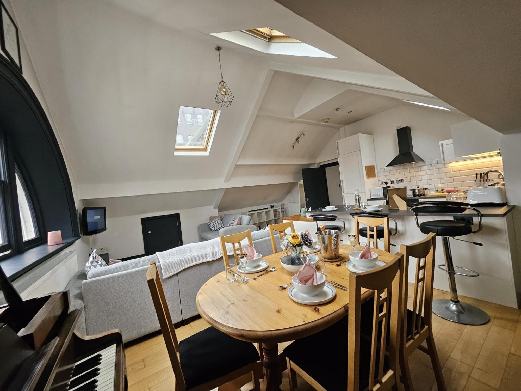 2 Bedroom City Centre Penthouse Loft Apartment リヴァプール エクステリア 写真