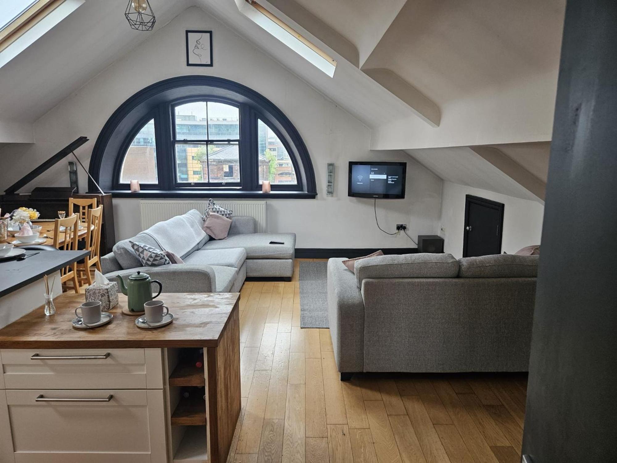 2 Bedroom City Centre Penthouse Loft Apartment リヴァプール エクステリア 写真